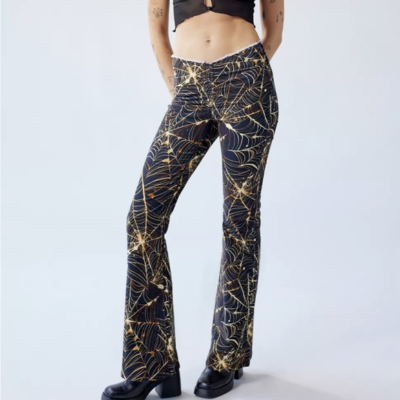 Urban Outfitters Spider Web Print Ruched V-Front Pant  26 - Picture 3 of 14